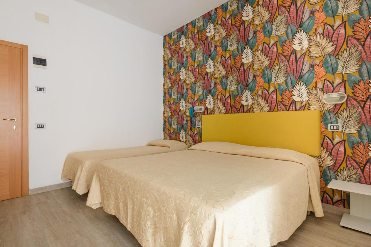 Hotel Clipper Cattolica Extérieur photo