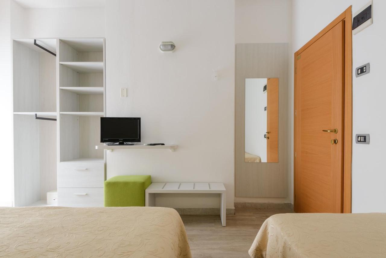 Hotel Clipper Cattolica Extérieur photo