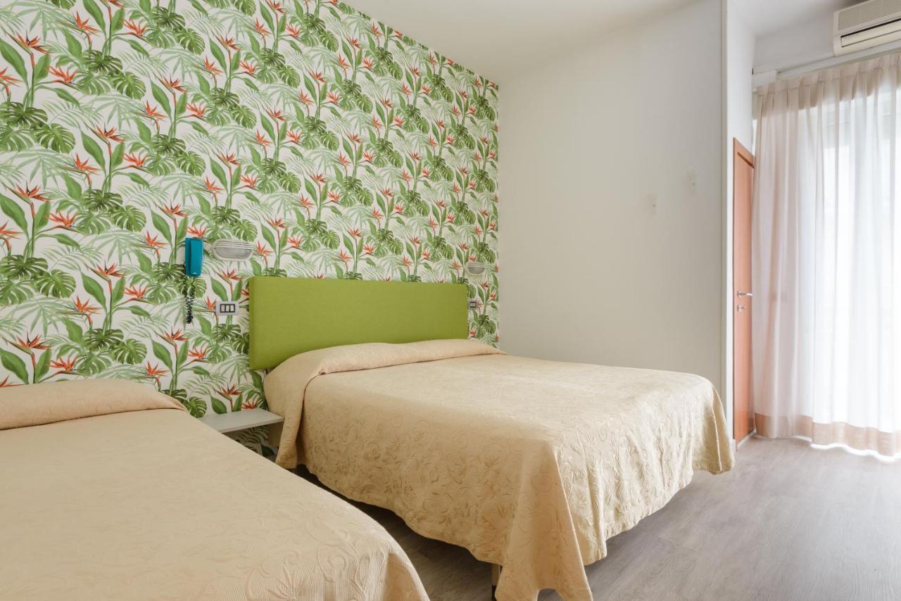 Hotel Clipper Cattolica Extérieur photo