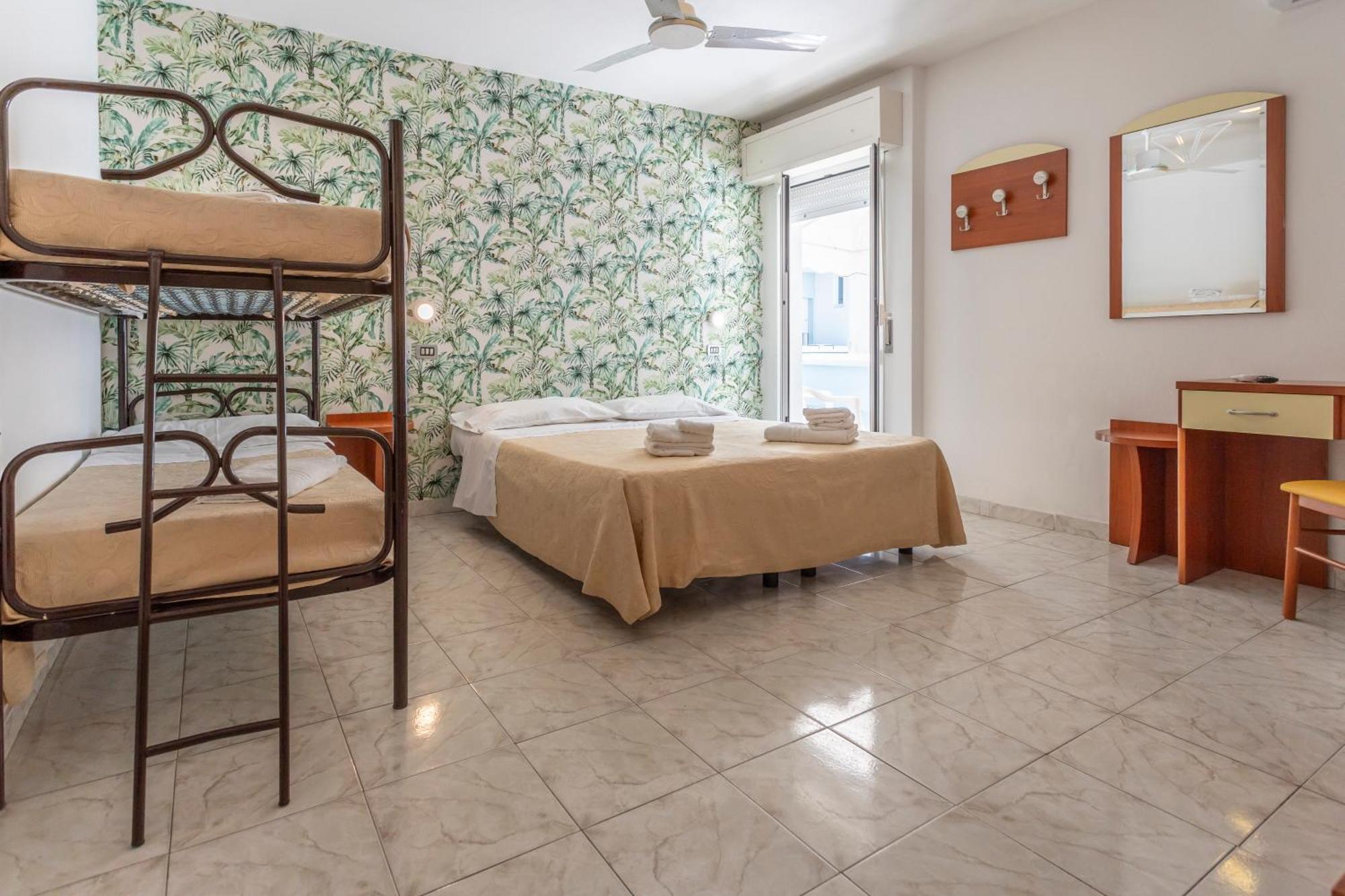 Hotel Clipper Cattolica Extérieur photo