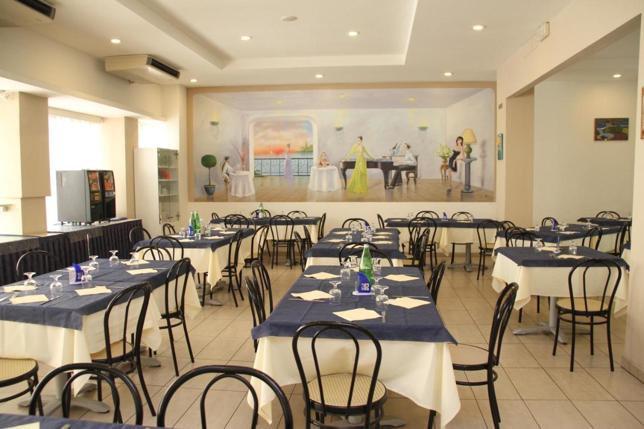 Hotel Clipper Cattolica Extérieur photo